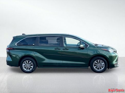 Certified 2026 Toyota Sienna LE FWD image 8