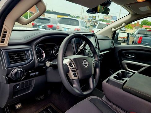 Used 2023 Nissan Titan SV AWD/4WD image 4