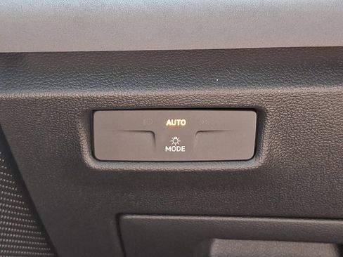 New 2026 Volkswagen Tiguan SE AWD/4WD image 15