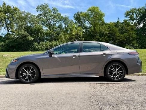 Used 2023 Toyota Camry SE FWD image 4