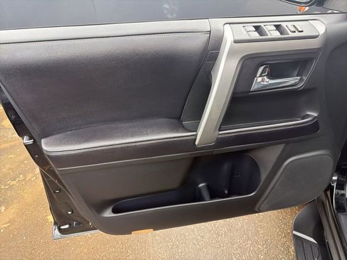 Used 2017 Toyota 4Runner SR5 Premium w/ Four Season Floor Mat Package image 11