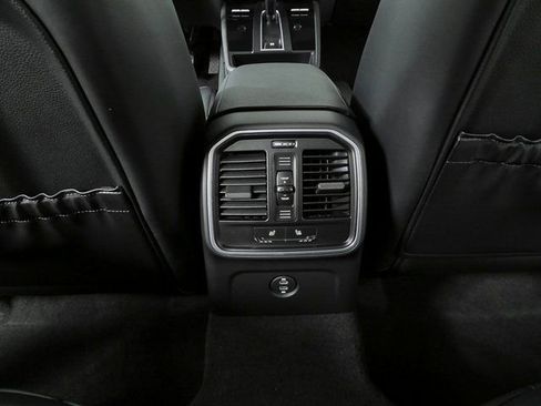 New 2026 Porsche Macan image 21