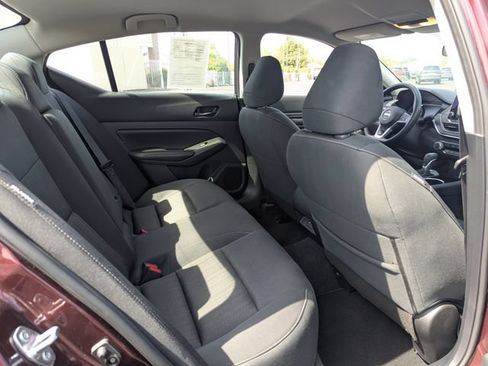 Used 2024 Nissan Altima 2.5 SV FWD image 31