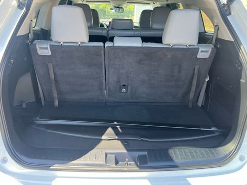 Used 2023 Toyota Highlander XLE FWD image 9