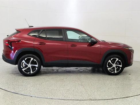 Used 2024 Chevrolet Trax RS w/ Driver Confidence Package FWD image 9