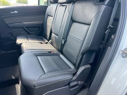 Certified 2023 Volkswagen Atlas SE w/ Black Wheel Package FWD image 33