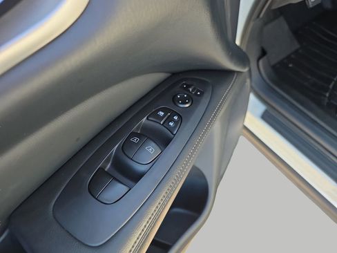 Used 2019 Nissan Pathfinder SV FWD image 18