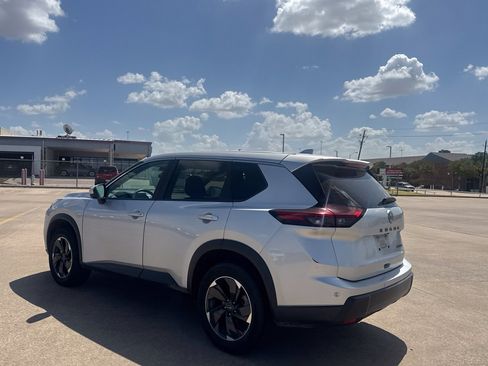 Certified 2024 Nissan Rogue SV AWD/4WD image 15
