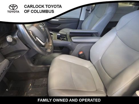 Used 2024 Toyota Sienna XLE FWD image 12
