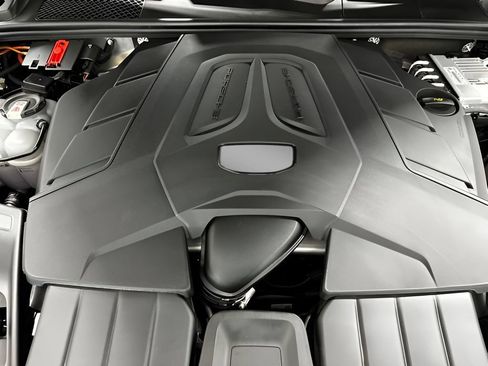 Certified 2023 Porsche Cayenne Platinum Edition AWD/4WD image 10