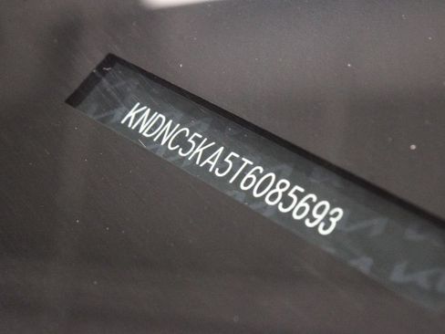 Used 2026 Kia Carnival EX FWD image 34