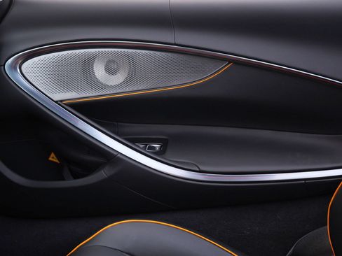 Used 2025 McLaren Artura Spider RWD image 14