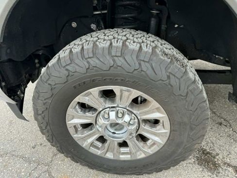 Used 2019 Ford F250 XLT w/ XLT Premium Package AWD/4WD image 16