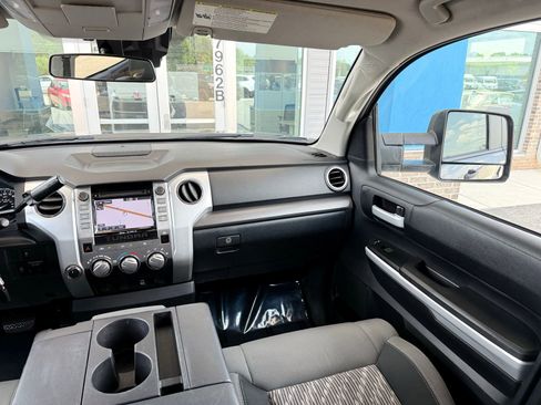 Used 2018 Toyota Tundra SR5 AWD/4WD image 28