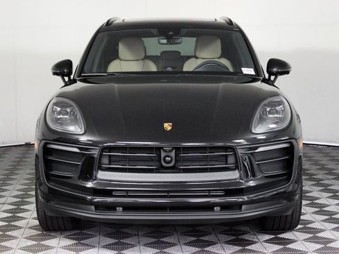 Used 2025 Porsche Macan image 10