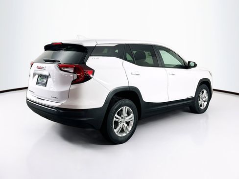 Used 2024 GMC Terrain SLE image 9