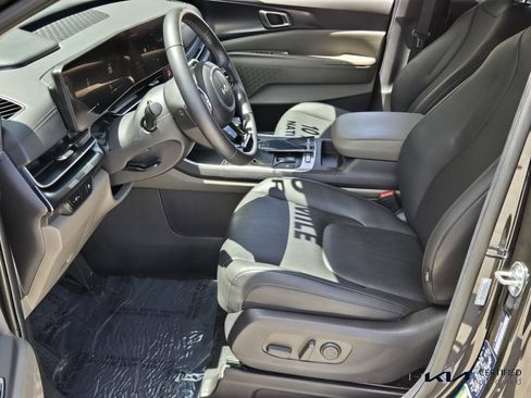 Certified 2026 Kia Carnival FWD image 13
