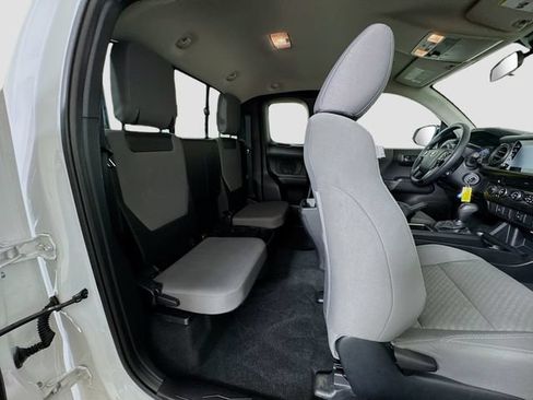 Certified 2021 Toyota Tacoma SR w/ SR Convenience Package AWD/4WD image 28