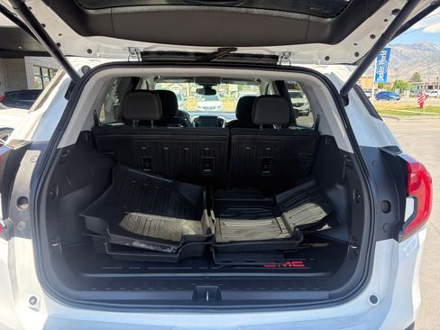 Used 2022 GMC Terrain SLE w/ Driver Convenience Package image 8
