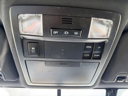 Used 2016 Toyota Tacoma Limited w/ Towing Package AWD/4WD image 28