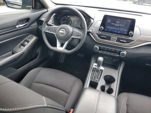 Used 2025 Nissan Altima 2.5 SV FWD image 12