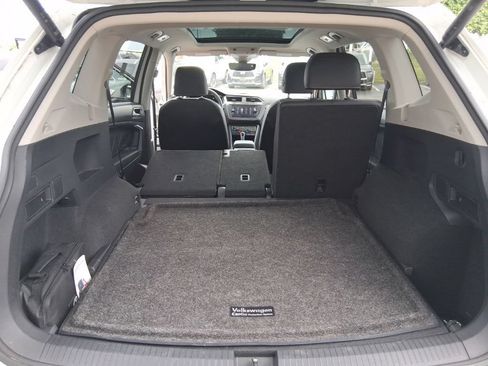 Used 2023 Volkswagen Tiguan SE AWD/4WD image 30