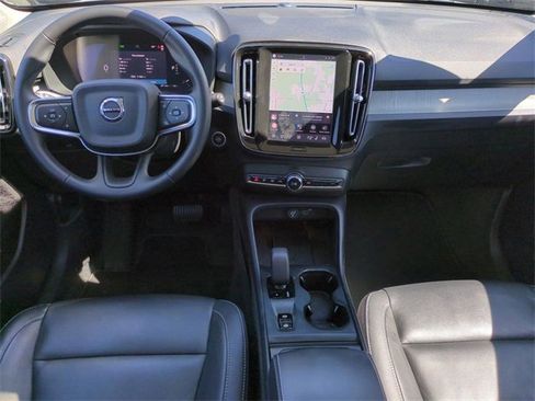 Certified 2025 Volvo XC40 B5 Core image 11
