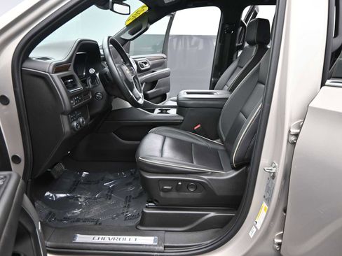 Used 2024 Chevrolet Suburban Premier image 15