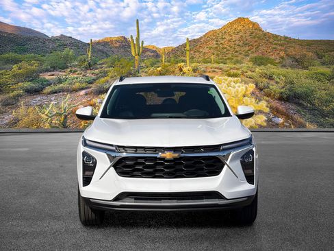 Used 2025 Chevrolet Trax LT FWD image 5