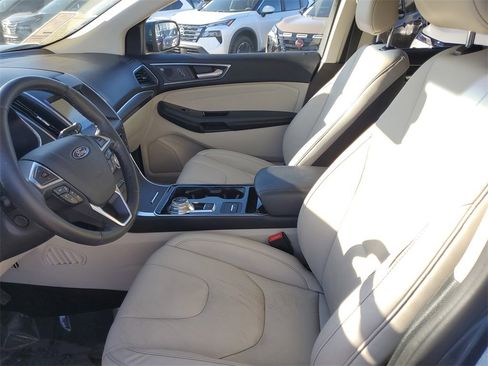 Used 2019 Ford Edge Titanium image 21