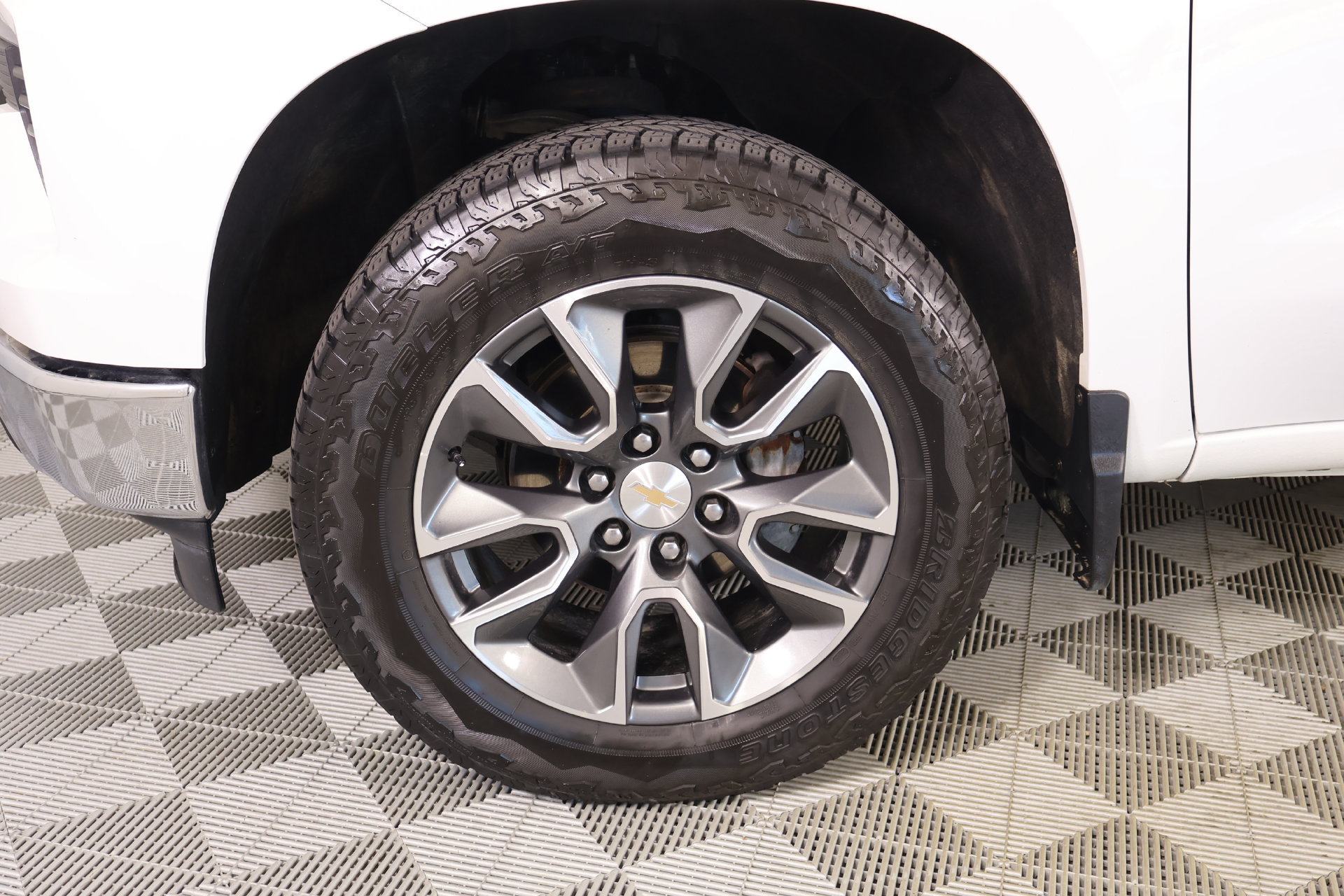 Used 2024 Chevrolet Silverado 1500 LT AWD/4WD image 17