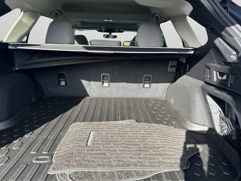 Used 2023 Subaru Outback Premium image 9
