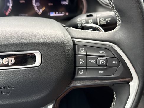 Used 2023 Jeep Grand Cherokee Altitude AWD/4WD image 21