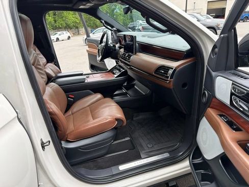 Used 2024 Lincoln Navigator Reserve AWD/4WD image 27