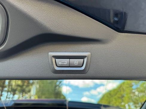 Used 2025 BMW X5 xDrive50e w/ Premium Package image 18