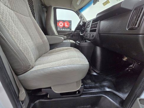 Used 2022 GMC Savana 2500 w/ Driver Convenience Package RWD image 19