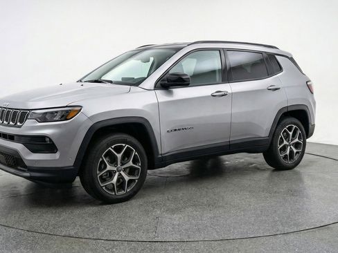 Used 2025 Jeep Compass Limited AWD/4WD image 3