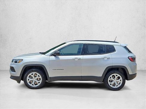 Used 2024 Jeep Compass Latitude AWD/4WD image 9