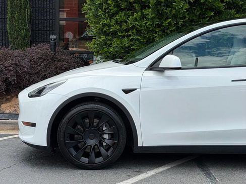 Used 2022 Tesla Model Y Long Range AWD/4WD image 10