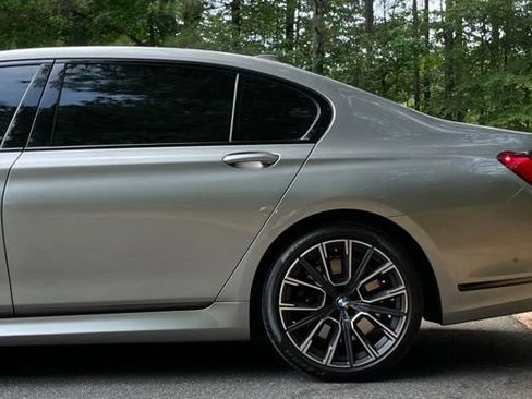 Used 2020 BMW 750i xDrive AWD/4WD image 5