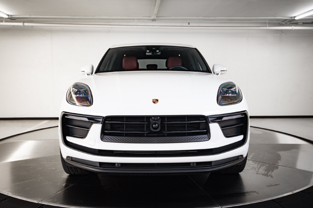 Certified 2024 Porsche Macan AWD/4WD image 10