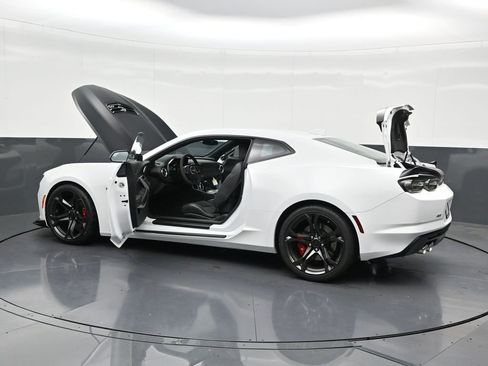 Used 2019 Chevrolet Camaro SS image 34