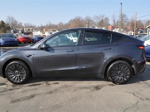 Used 2024 Tesla Model Y Long Range AWD/4WD image 2