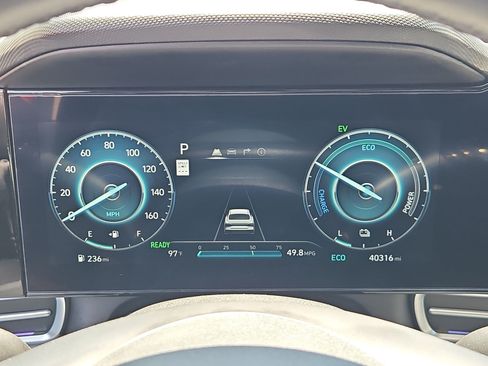 Used 2024 Hyundai Elantra Limited FWD image 16