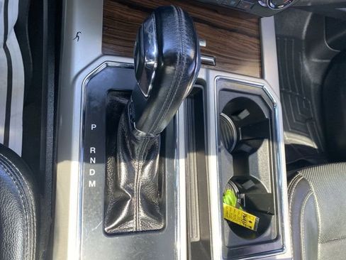 Used 2017 Ford F150 Lariat w/ Equipment Group 502A Luxury AWD/4WD image 19