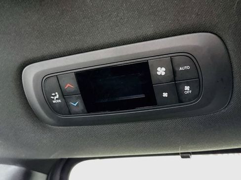 Used 2025 Chrysler Pacifica Select FWD image 24