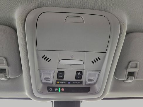 Used 2022 GMC Terrain SLT w/ Infotainment Package II image 18