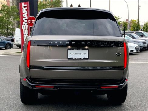 Used 2023 Land Rover Range Rover SE AWD/4WD image 4