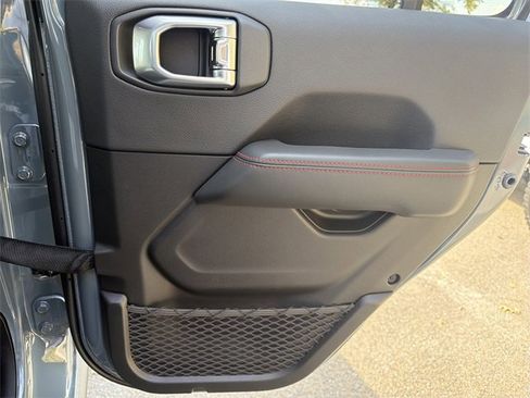 New 2026 Jeep Gladiator Rubicon w/ Steel Bumper Group image 16