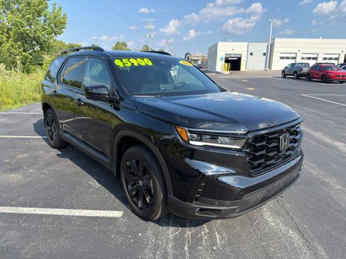 Used 2025 Honda Pilot Black Edition image 8